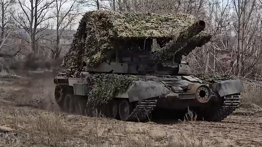 The crew of a T-80BV tank destroyed an AFU dugout and a gun on the